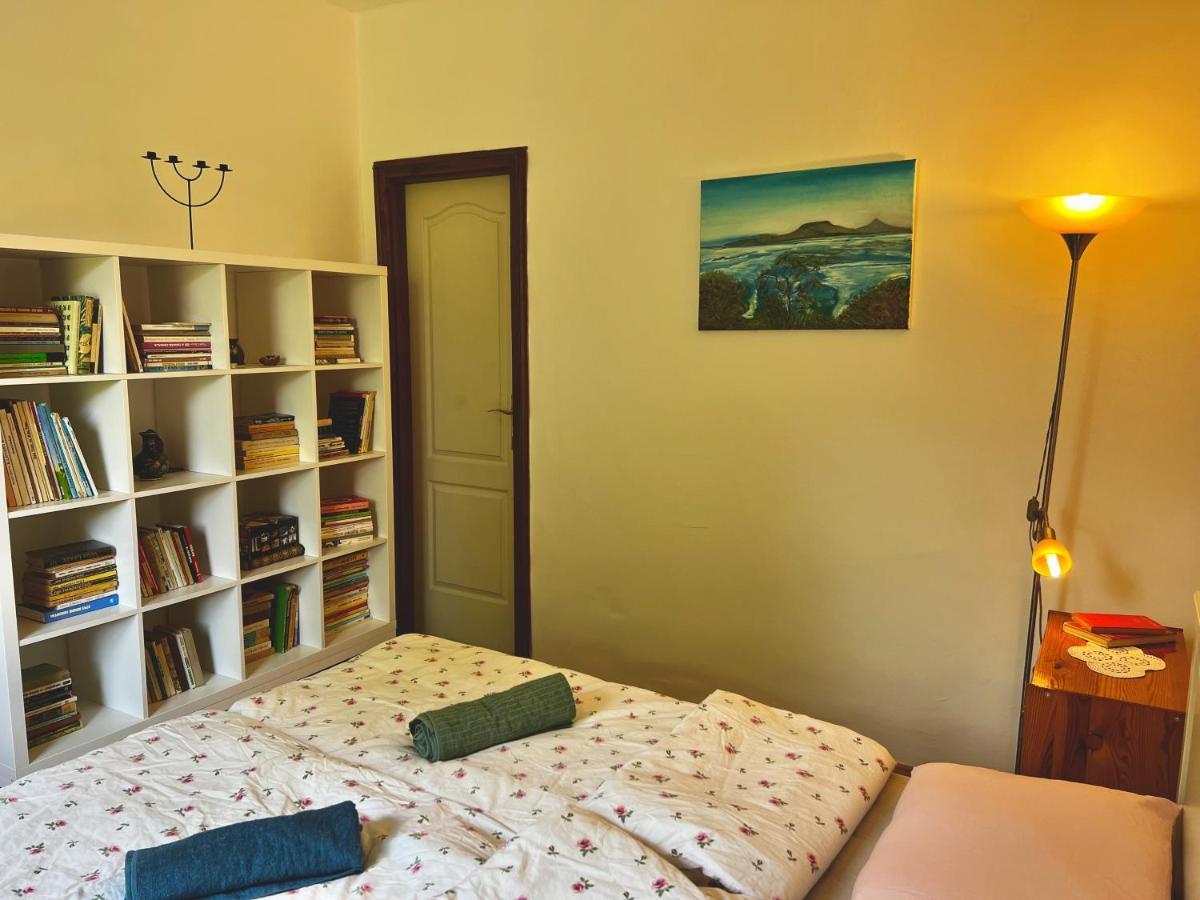 Csodakertes kisház Balatonfűzfőn Villa Exterior foto