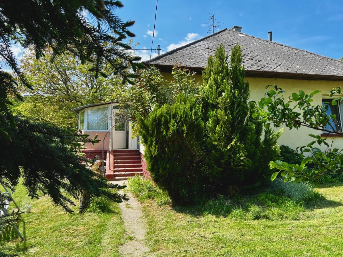 Csodakertes kisház Balatonfűzfőn Villa Exterior foto