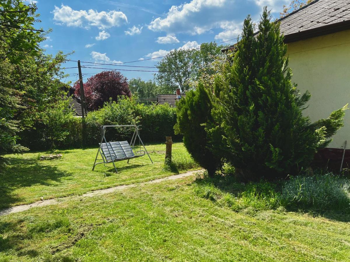 Csodakertes kisház Balatonfűzfőn Villa Exterior foto
