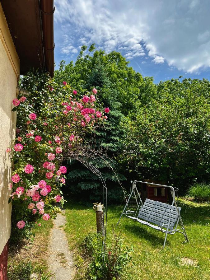 Csodakertes kisház Balatonfűzfőn Villa Exterior foto